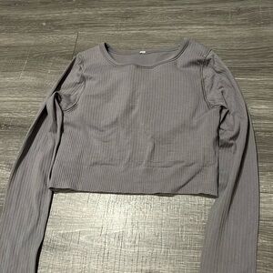 cropped lululemon logn sleeve shirt